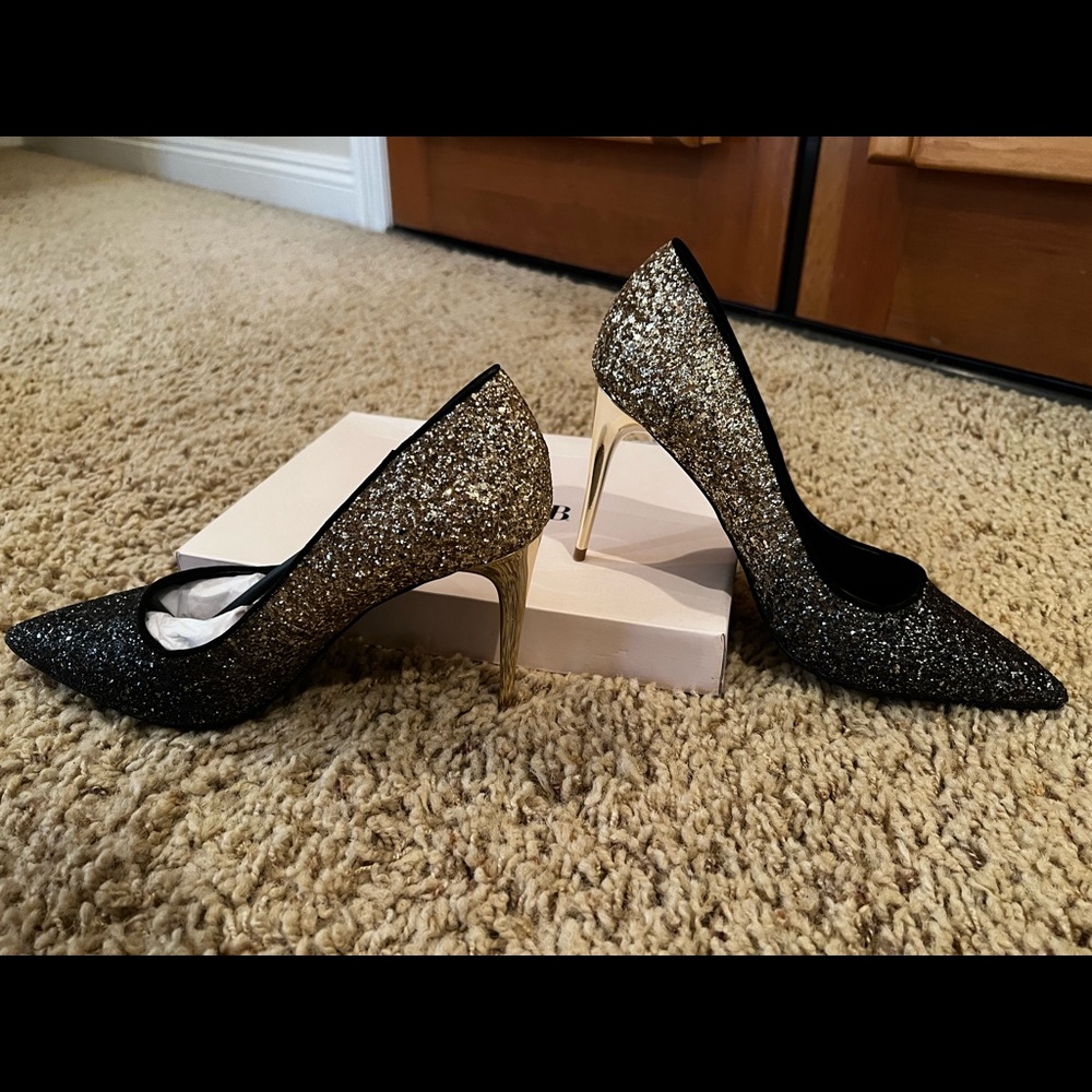 Just Fab Black & Gold Sparkle Shoes - Size 11